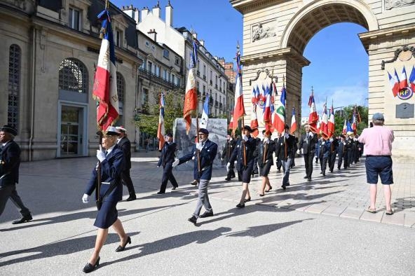 Défilé rue de la Liberté