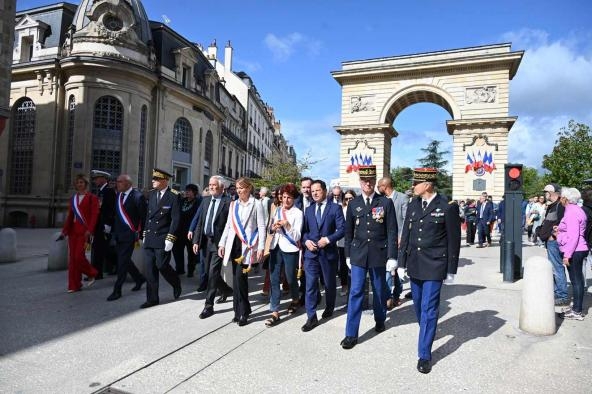 Défilé rue de la Liberté