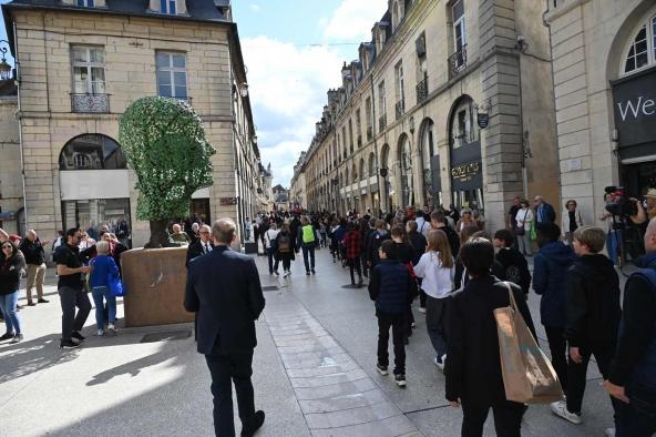 Défilé rue de la Liberté