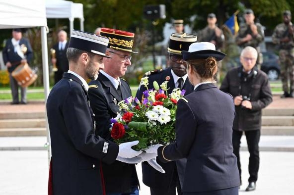 Dépôt de gerbe des militaires